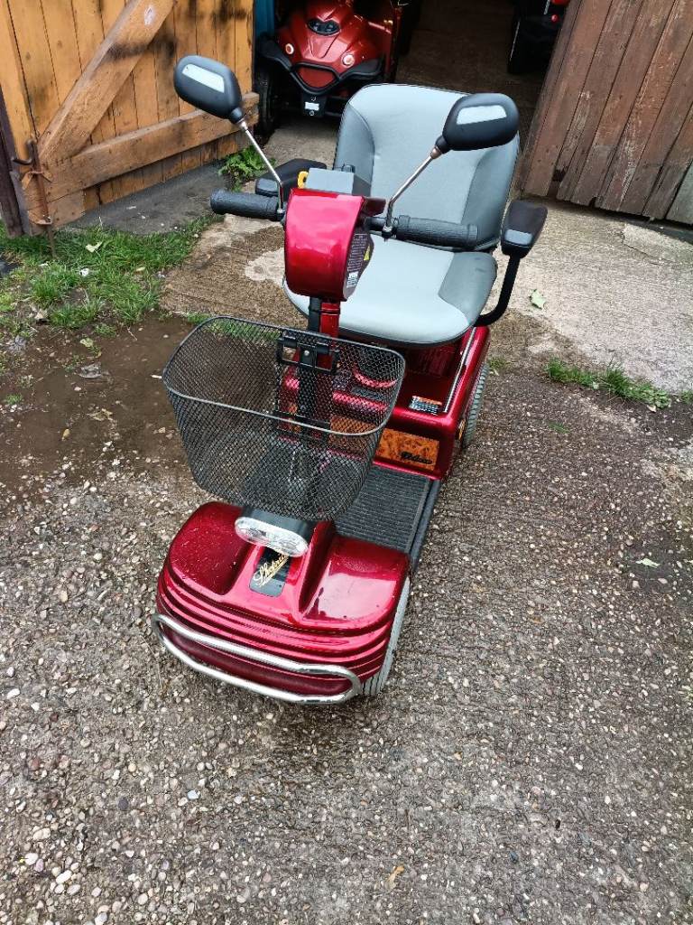 SHOPRIDER DELUXE MOBILITY SCOOTER