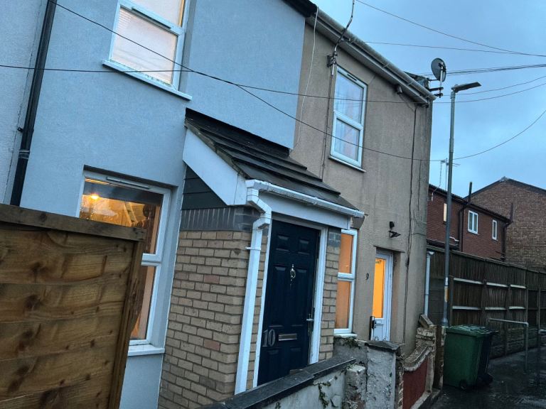 1 bedroom house in Camden road area £600 a month 