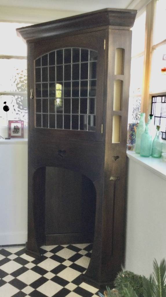 Arts and Crafts Corner Unit