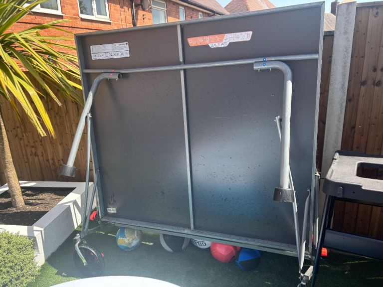 Table tennis table