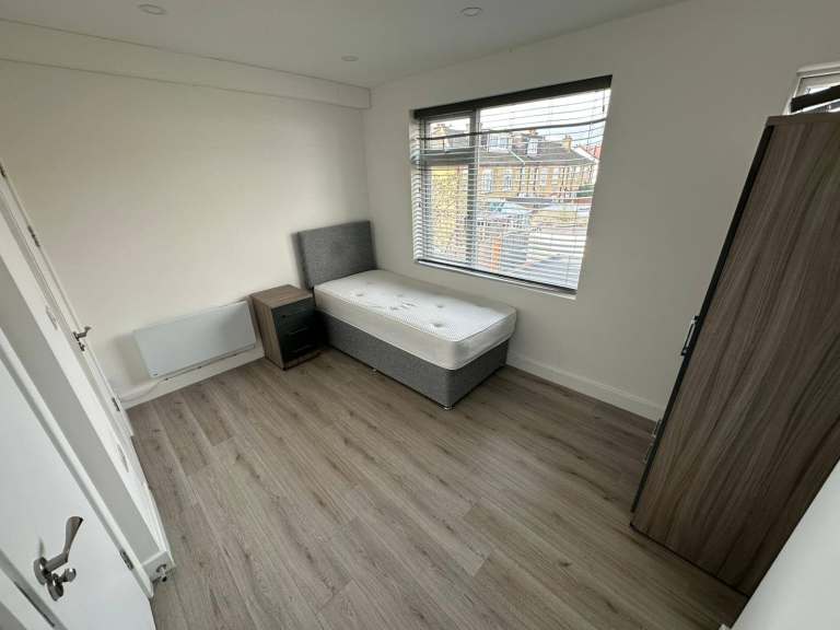 BENEFITS ACCEPTED - Studio Flat Available in Tooting, Mitcham, Merton CR4