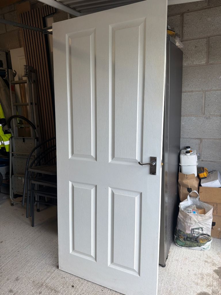 White Internal Door with Handle – Good Condition