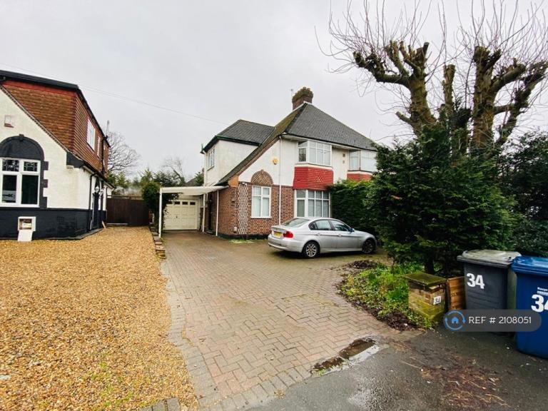 4 bedroom house in Barnet Way, London, NW7 (4 bed) (#2108051)