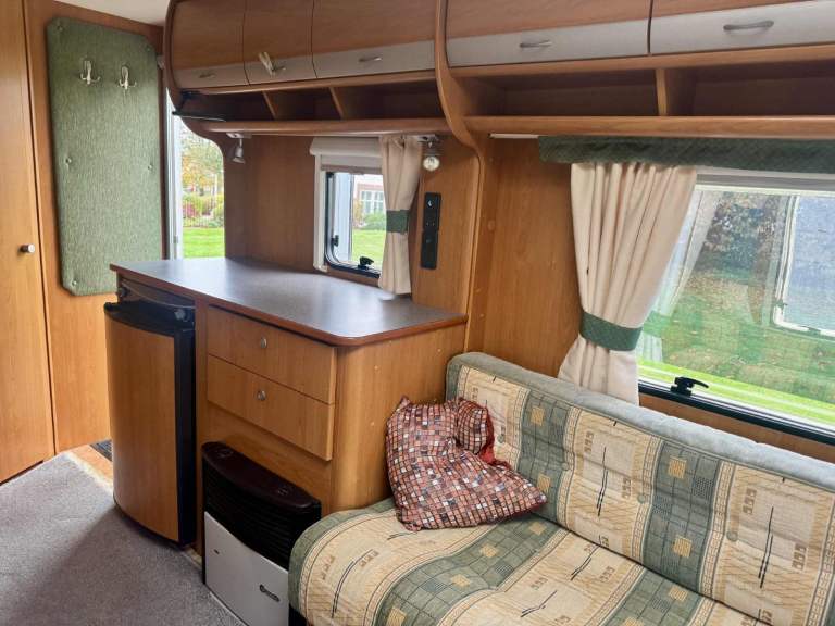 Caravan Dethleffs Camper DL 470 2006 2 Berth 