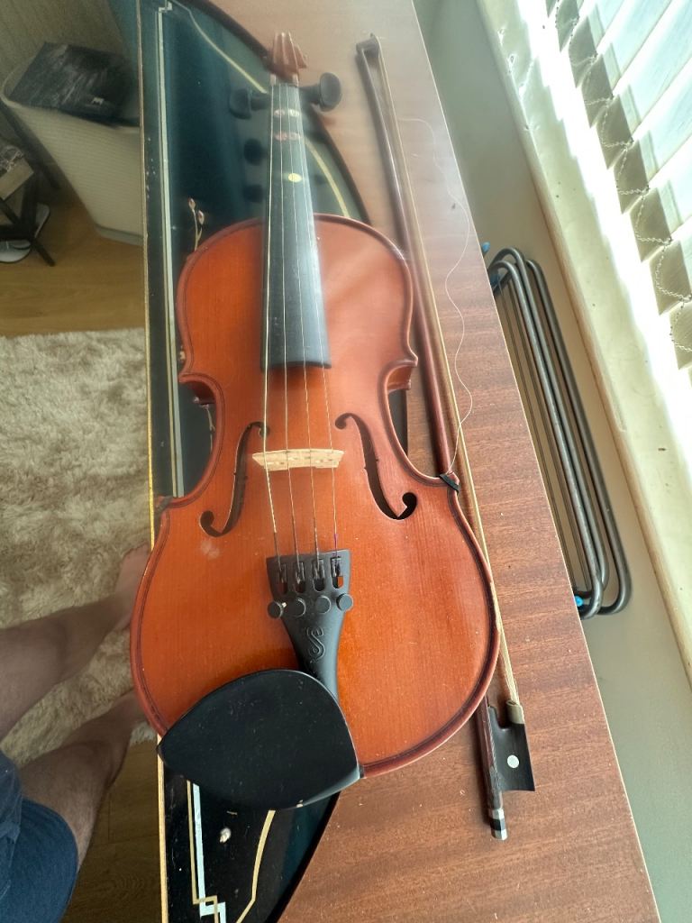 Violin with Bow – Good Condition