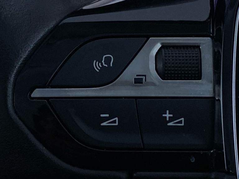 2020 Peugeot 5008 1.2 PureTech Active 5dr Crossover/SUV PETROL Manual