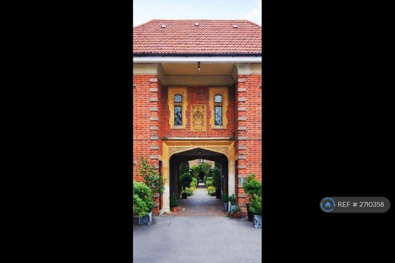 3 bedroom flat in Windsor Forest Court, Ascot, SL5 (3 bed) (#2710358)