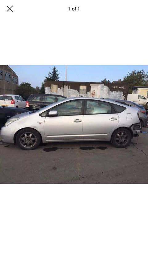 BREAKING TOYOTA PRIUS MK2 SILVER COLOUR PARTS