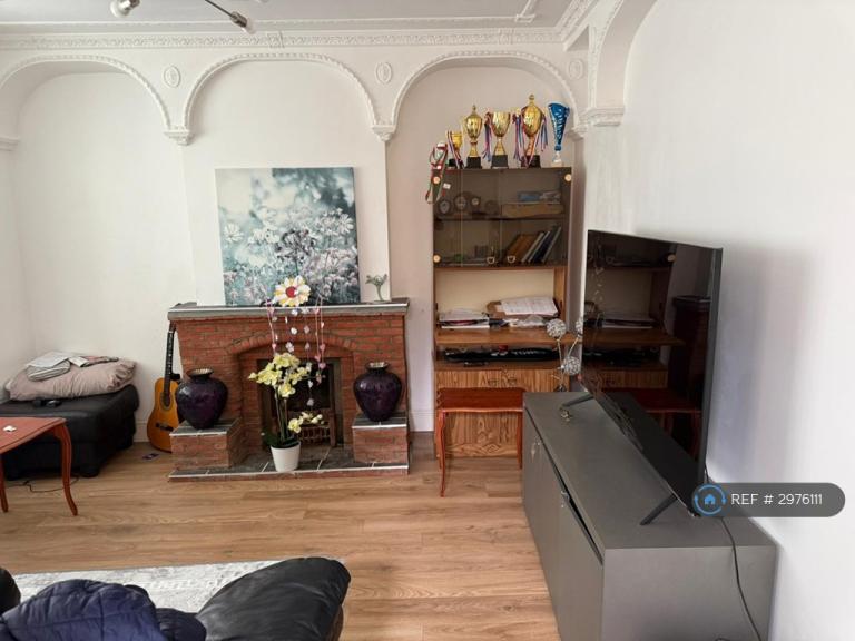4 bedroom house in London Road, Colchester, CO6 (4 bed) (#2976111)