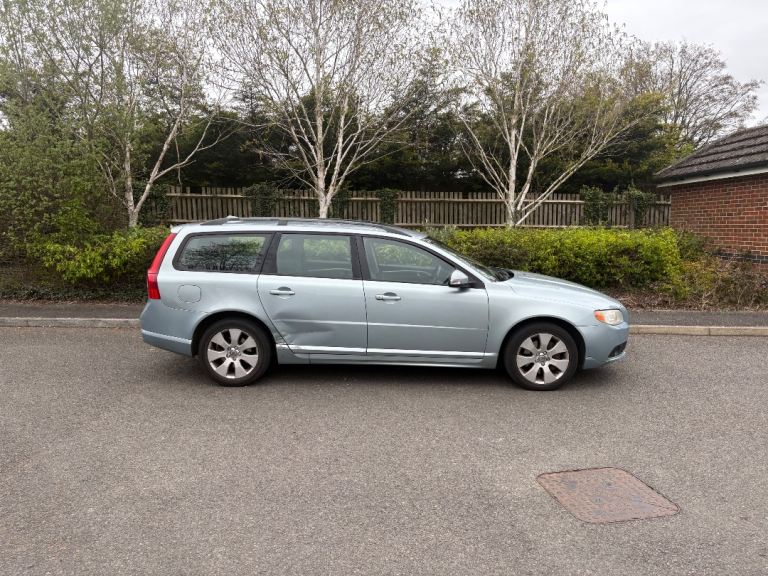 2009 09 plate Volvo v70 se 2.4 D5 automatic estate £1095