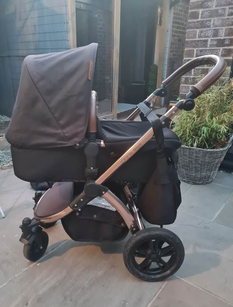 Ickle bubba stomp travel system with isofix base