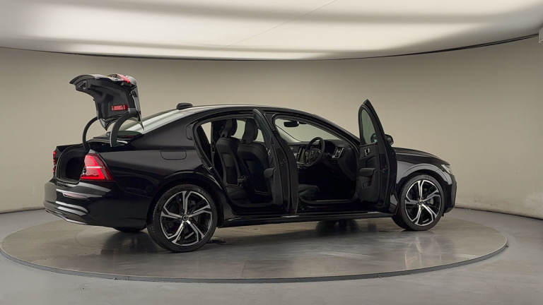 2023 Volvo S60 Plus Dark B5 (250 hp) Saloon Petrol/Electric Hybrid Automatic