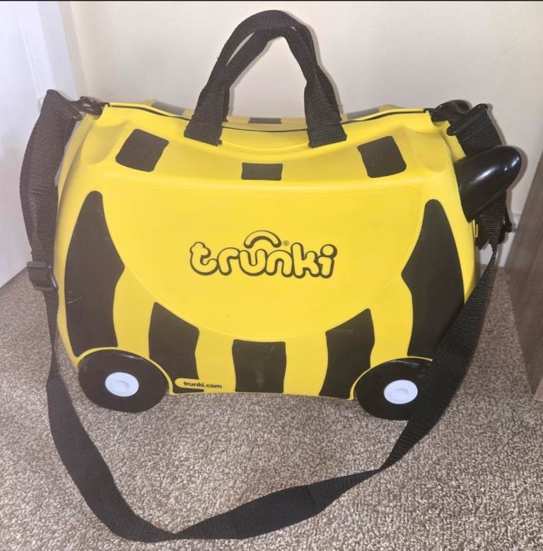 Trunki bernard bee ride pull along kids suitcase hand luggage on wheels with strap and key 18L 