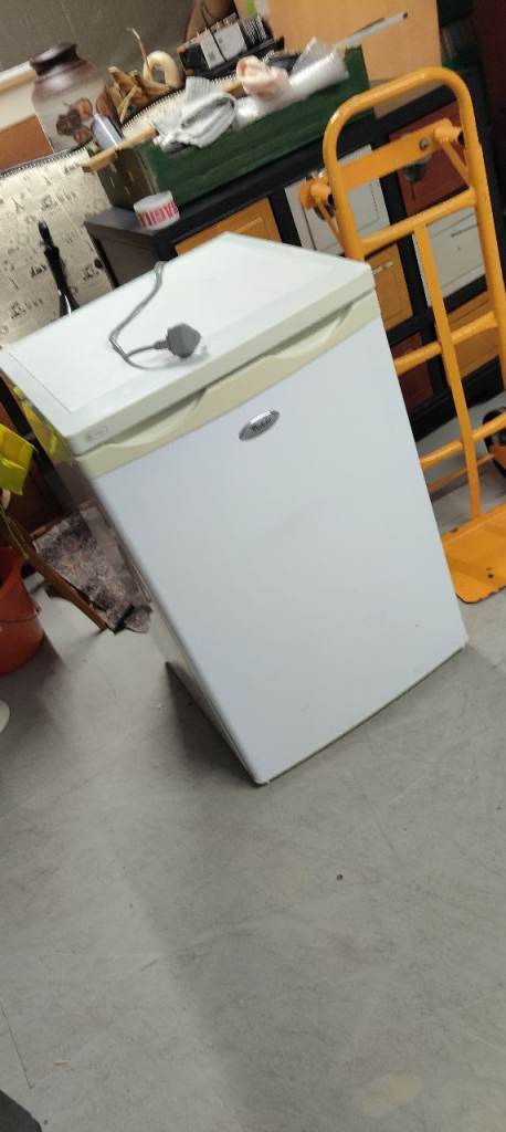 Whirlpool under counter fridge 