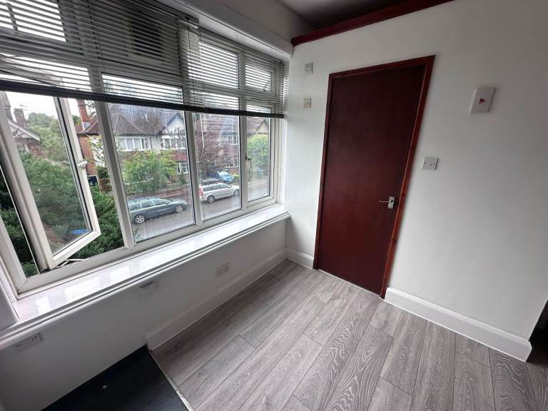 Studio flat - Highfield - BILLS INC - Available NOW