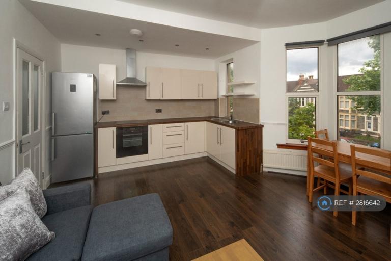 3 bedroom flat in Fishponds Road, Fishponds, Bristol, BS16 (3 bed) (#2816642)