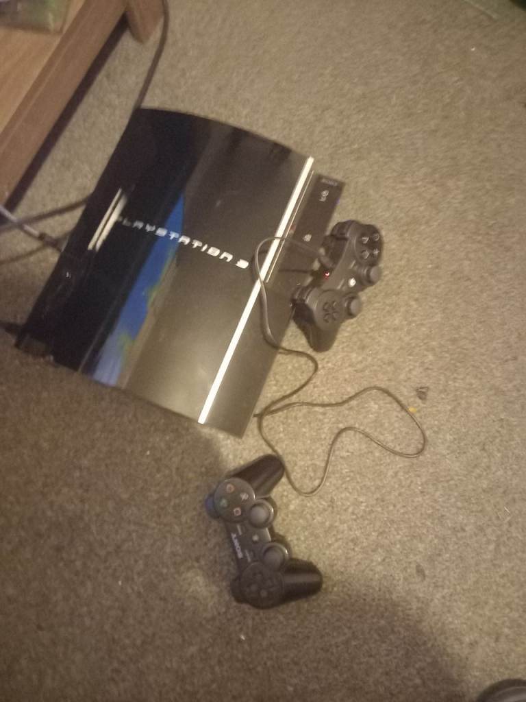 Sony PlayStation 3 Console with 2 Controller and 25 games s and Games