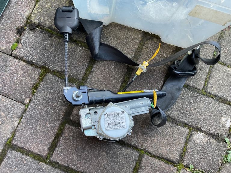 Fiat 500 driver seat belt 