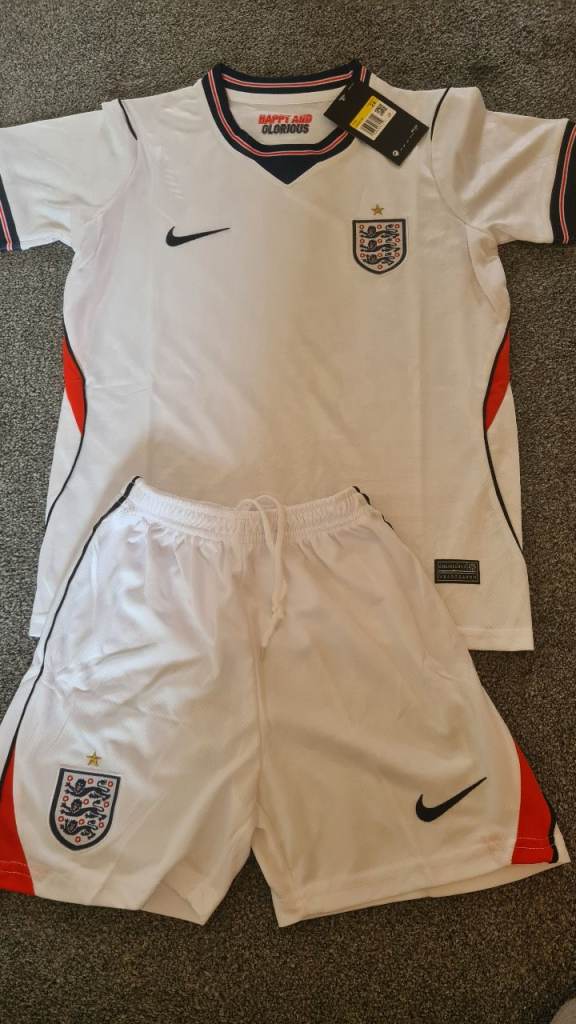 England football World Cup kit 24 9-10 years 