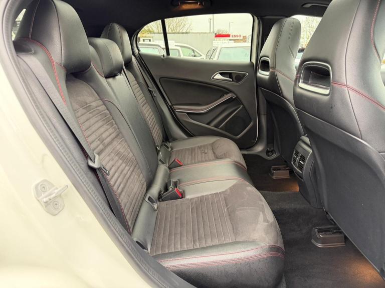 2017 Mercedes-Benz GLA GLA 220d 4Matic AMG Line Prem Plus 5dr Auto ESTATE DIESEL Automatic