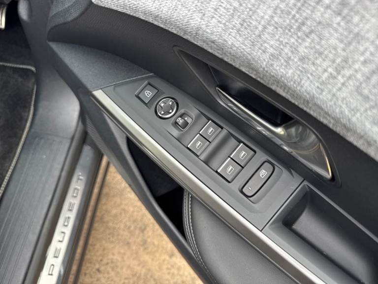 2025 Peugeot 5008 1.2 Hybrid 136 GT 5dr e-DSC6 HATCHBACK PETROL Automatic