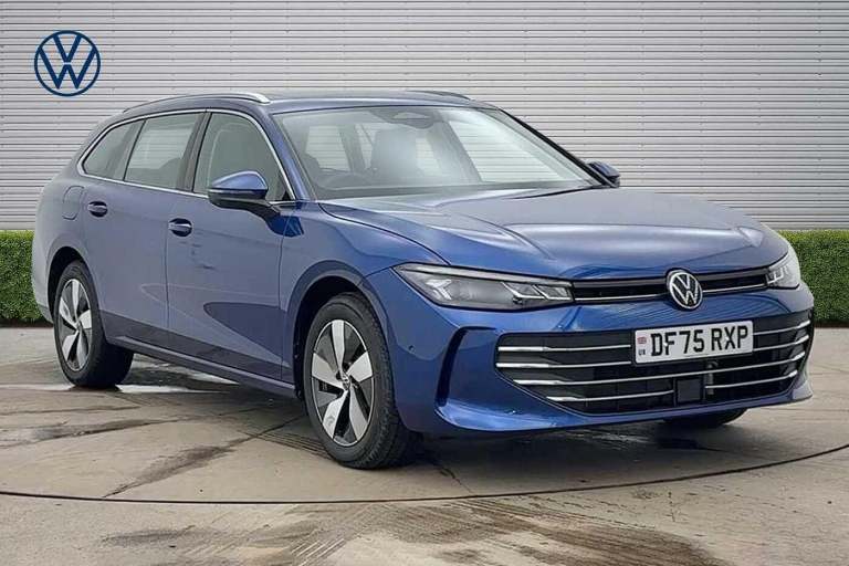 2025 Volkswagen Passat 1.5 TSI eHybrid Life 5dr DSG **PAN ROOF + INFO PACK PLUS + DRIVE ASSIST** ...