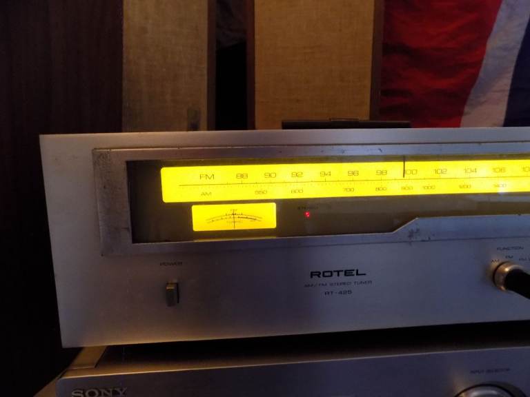 vintage  Rotel RT-425 AM/FM Stereo Tuner, fully tested and working