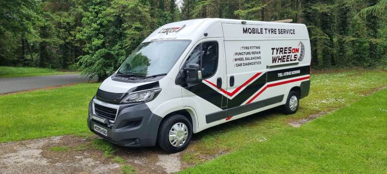 Peugeot boxer mobile tyre van