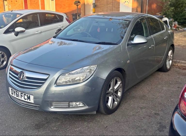 2011 Vauxhall Insignia 2011 high spec Cheapest on net