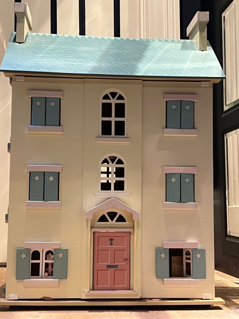 Le Toy Van - Cherry Tree Hall Deluxe plus Furniture Bundle