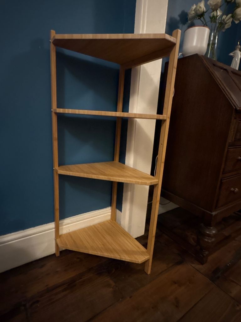 Corner shelving unit