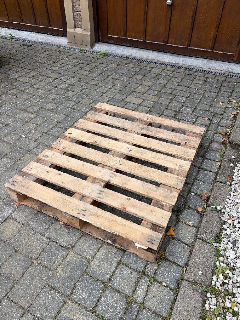 Free wooden pallet