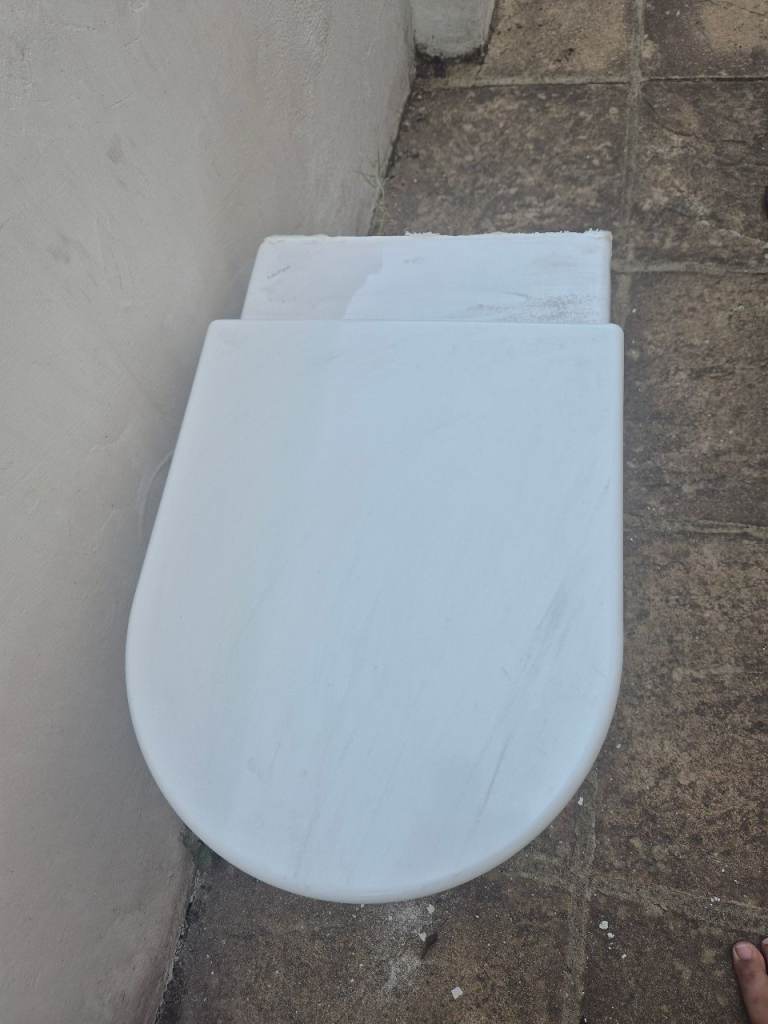 FREE Toilet with Seat & Lid (no cistern) Good Condition