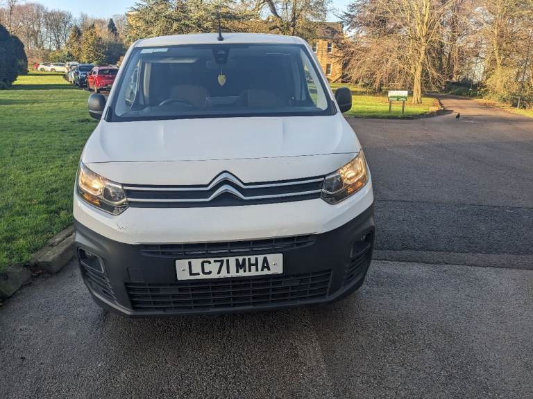 berlingo 5 seater crewvan,F/S/H, caged rear, very clean only £6995 no vat, px welcome