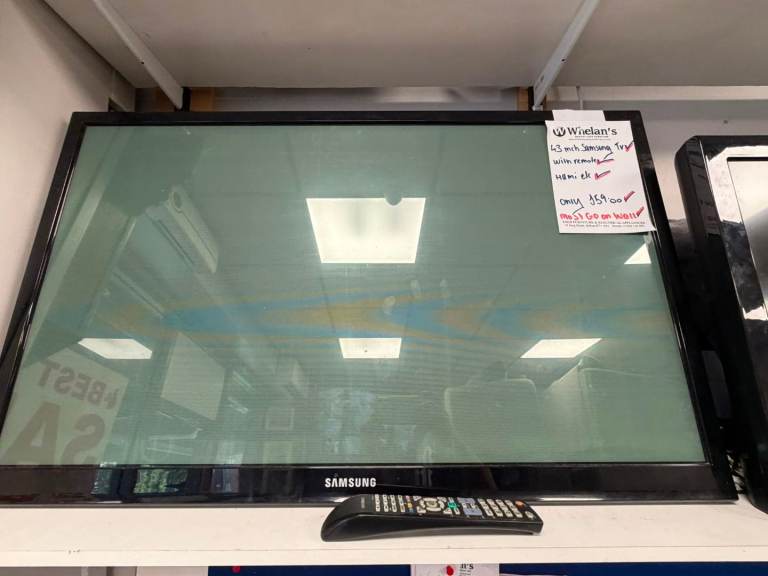 Samsung Flat Screen TV 43 Inch with remote HDMI £59