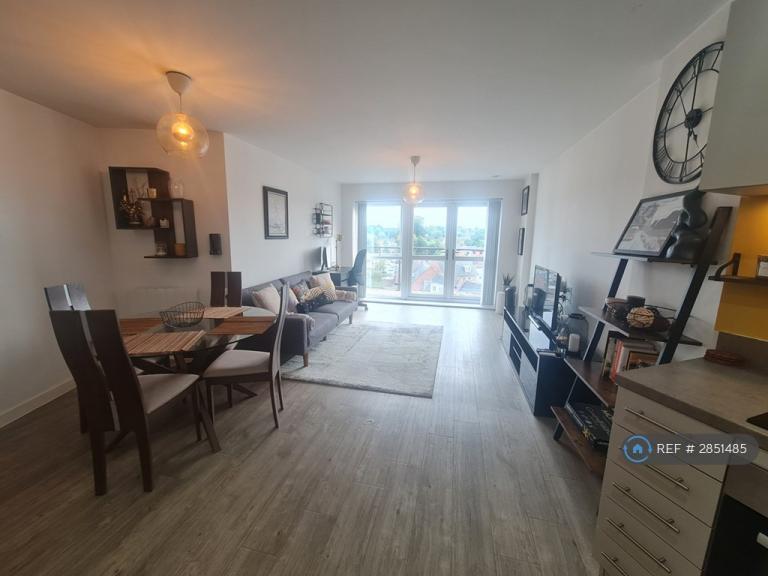 2 bedroom flat in Ifield Road, Crawley, RH11 (2 bed) (#2851485)