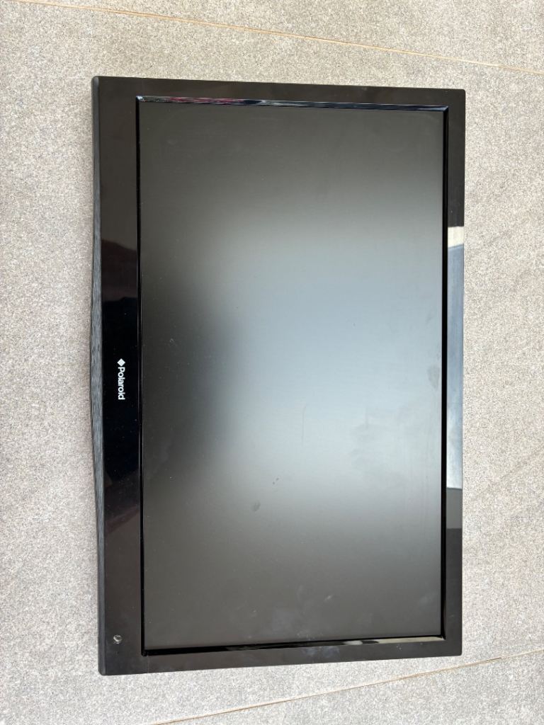 TV 19, wall bracket and aerial