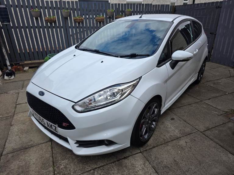Ford, FIESTA, Hatchback, 2016, Manual, 1596 (cc), 3 doors