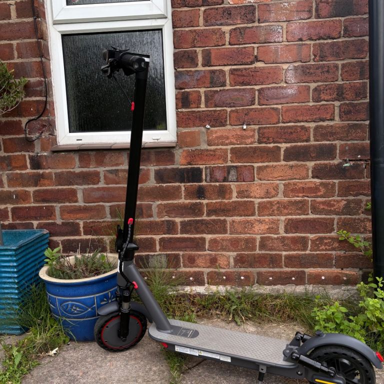 Aovopro Electric Scooter – Good Condition, Low Mileage