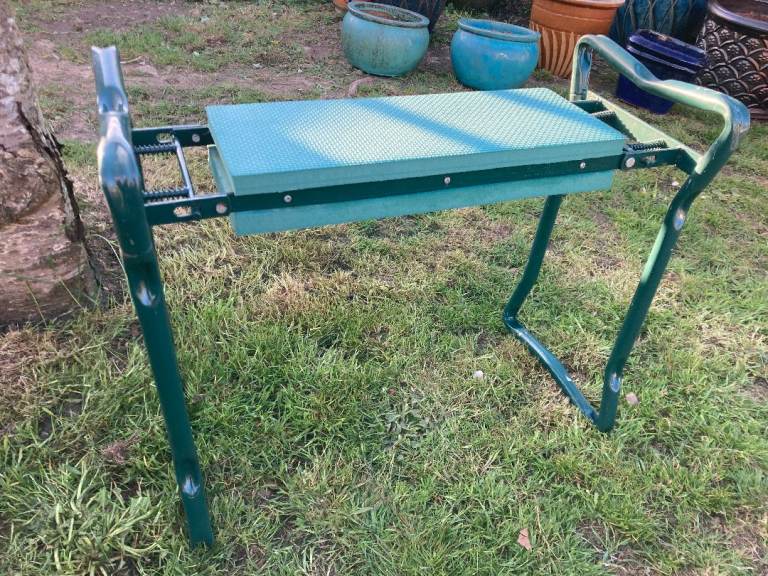 Garden kneeler and seat, like new, can post
