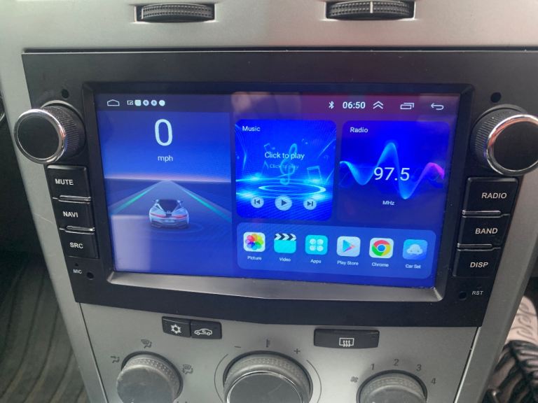 Car play touchscreen 