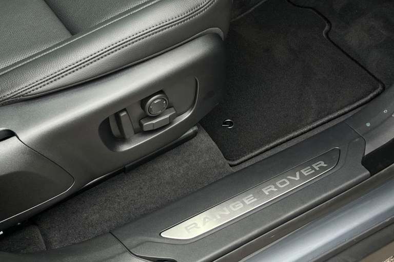 2025 Land Rover Range Rover Velar 2.0 D200 MHEV Dynamic SE SUV 5dr Diesel Auto 4WD Euro 6 (s/s) (...