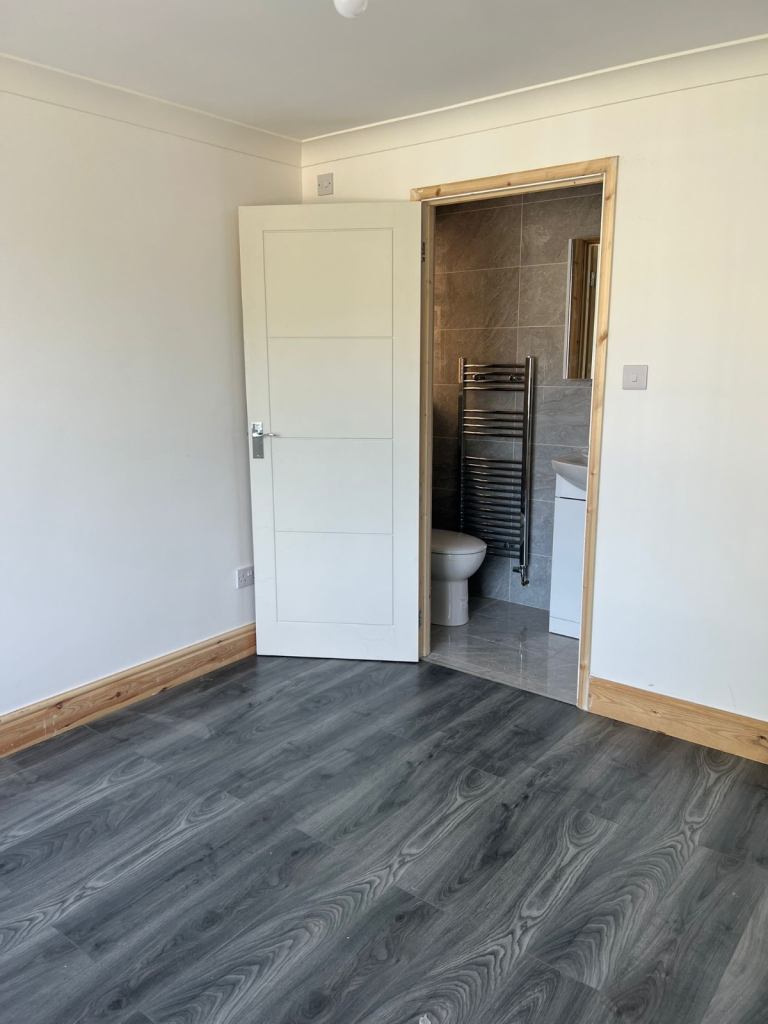 DOUBLE ROOM WITH EN SUITE FOR RENT IN FAR BLETCHLEY, MK3.