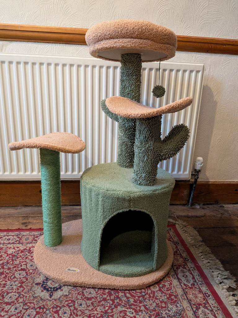 Cactus cat tree scratching post, like new