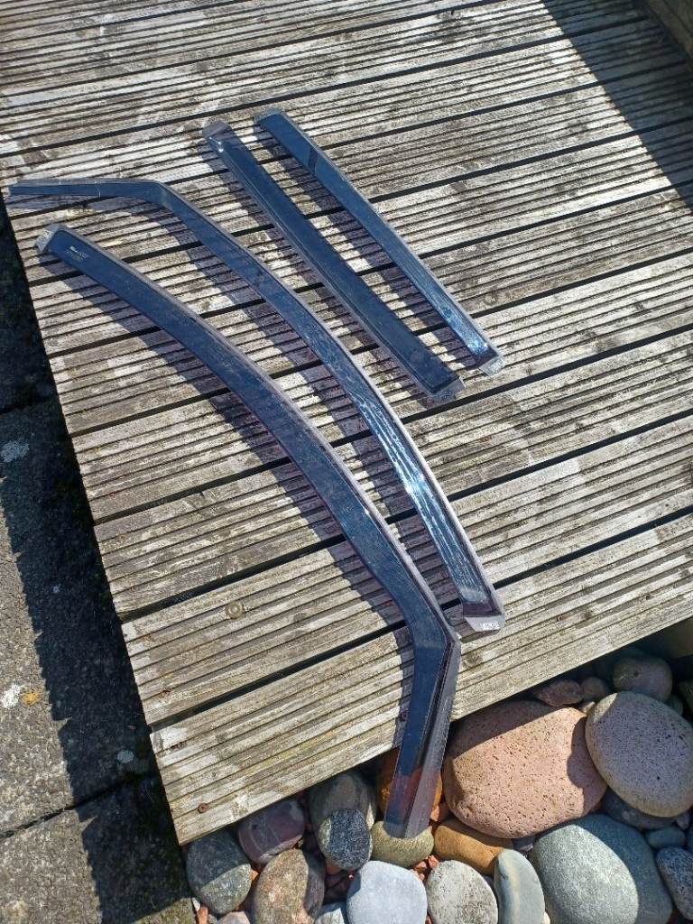Dacia sandero wind deflectors