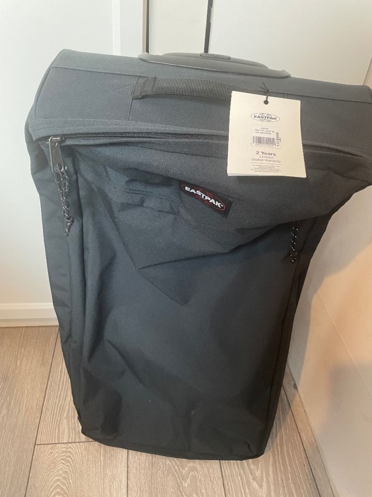 Eastpak midnight (navy) suitcase 75L