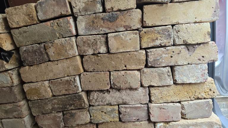Reclaimed Bricks 