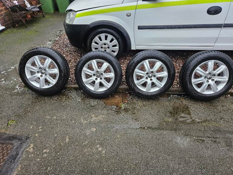 Volkswagon polo 15in alloy wbeels and tyrez set of 4 pcd100 fitment 5 stud in silver 