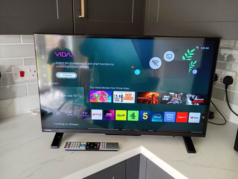 Toshiba 32 Inch HD Ready Smart TV in Excellent Condition