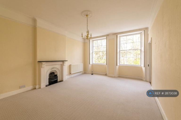 1 bedroom flat in Caledonia Place, Clifton, Bristol, BS8 (1 bed) (#2873038)